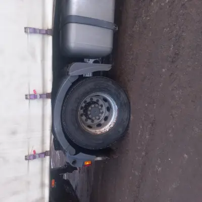 Грузовой тягач Mercedes-Benz Axor 1840L с полуприцепом SCHMITZ S01