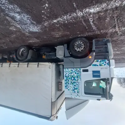 Грузовой тягач Mercedes-Benz Axor 1840L с полуприцепом SCHMITZ S01