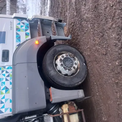 Грузовой тягач Mercedes-Benz Axor 1840L с полуприцепом SCHMITZ S01